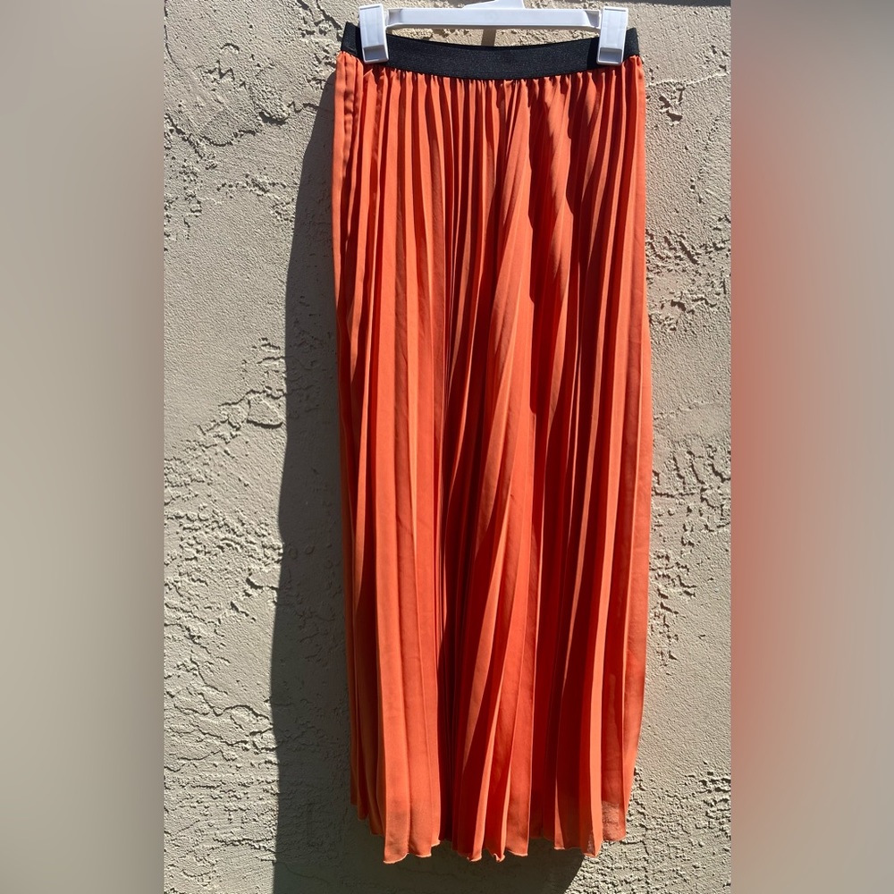 WDNY pleated orange skirt size Small